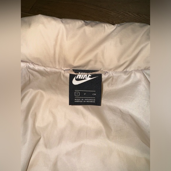 Nike Icon Clash Synthetic Puffer Jacket (Size Small) - Picture 14 of 16